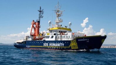 Migranti e navi Ong, Piantedosi: «Scendono minori, donne incinte o malati»