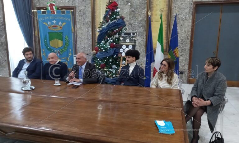 Capodanno triste a Cosenza, dal sindaco stilettate alla Regione | VIDEO