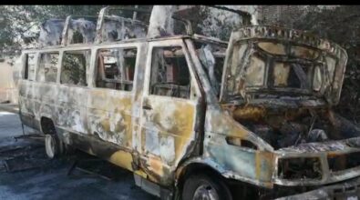 Scuolabus in fiamme a Fuscaldo, Italia Viva esprime solidarietà agli studenti: «Sia fatta luce»