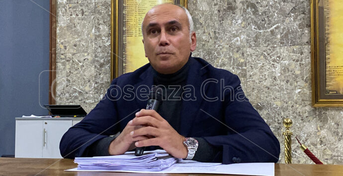Intimidazione al sindaco di Crosia, Franz Caruso esprime la sua solidarietà