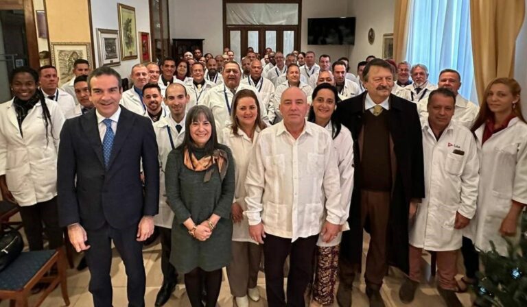 Medici cubani in Calabria, Occhiuto: «Pagati con lo stesso stipendio dei dottori italiani»