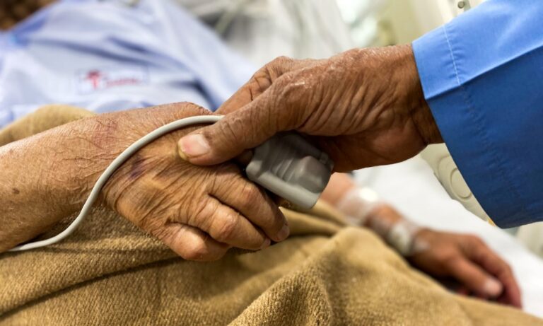 Niente posto letto per un paziente oncologico, sballottato per gli ospedali jonici