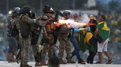 Brasile, 400 persone arrestate dopo l’assalto ai palazzi del potere