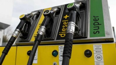 Prezzi carburanti, nuovi ribassi per benzina e gasolio