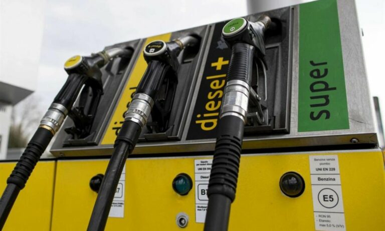 Caro carburanti, il ministro chiede di revocare lo sciopero dei benzinai