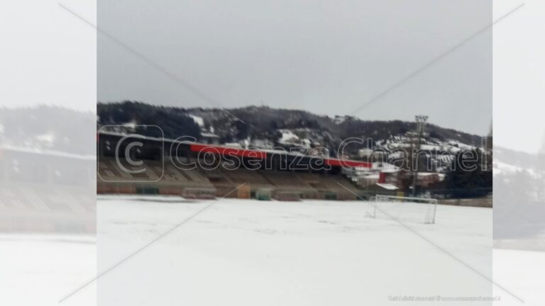 Troppa neve sul terreno di gioco del comunale di Acri: rinviata la partita con la Morrone