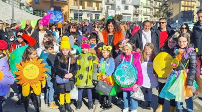 Carnevale di San Giovanni in Fiore, oltre mille bambini sfilano per l’ambiente