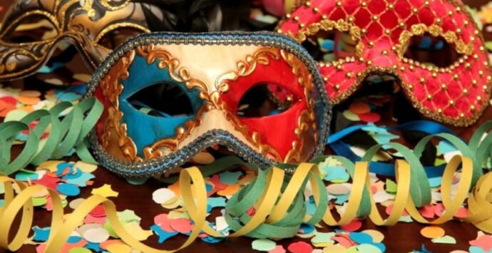 Tutto pronto per il Carnevale della Valle dell’Esaro: 4 giorni tra maschere e carri allegorici