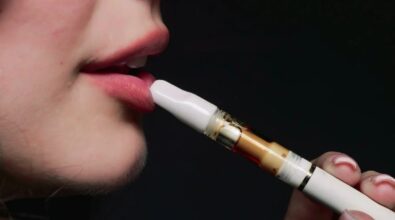 Covid, anche la sigaretta elettronica fa aumentare il rischio di sviluppare forme gravi