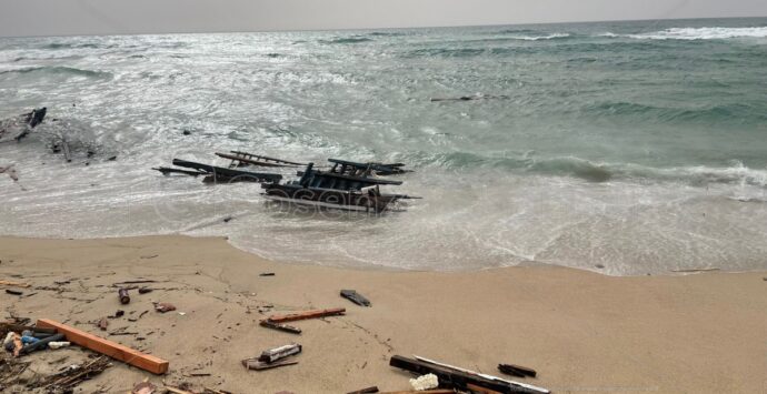 Strage di Cutro, altro corpo restituito dal mare. Le vittime salgono a 93