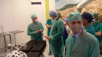Ospedale di Cosenza, inizia la rivoluzione robotica in sala operatoria | FOTO