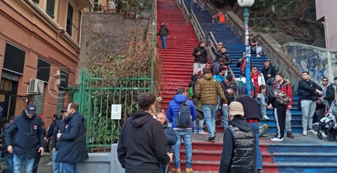 Genoa-Cosenza si infiamma prima del match: i tifosi passeggiano insieme per la città | FOTO