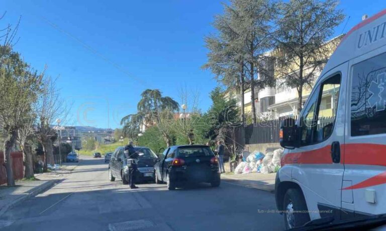 Incidente a Rende, scontro tra due auto a Sant’Agostino. Ambulanza sul posto
