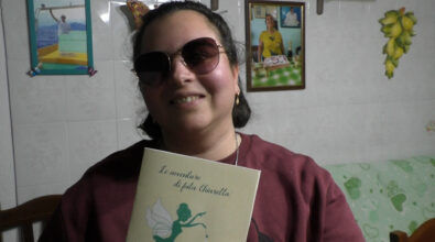 Praia, dalla solitudine alla scrittura: Martina, 22enne non vedente, pubblica il suo primo libro