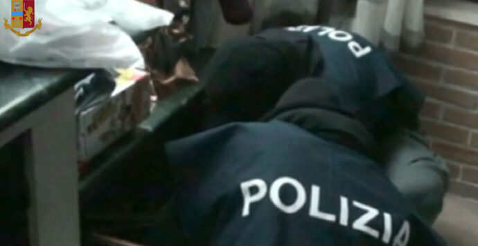 PRESSING | Il video del blitz della Polizia a Cosenza: smantellate piazze di spaccio