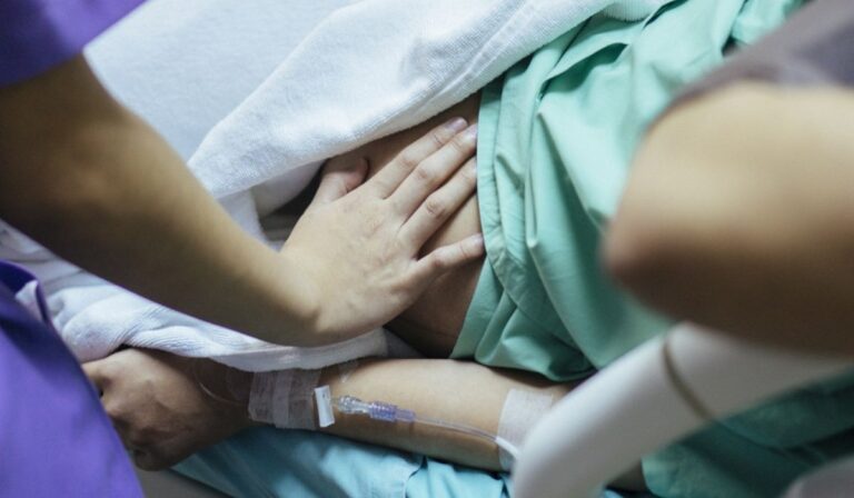 Errore durante il parto, un’ostetrica deve risarcire 500 mila euro