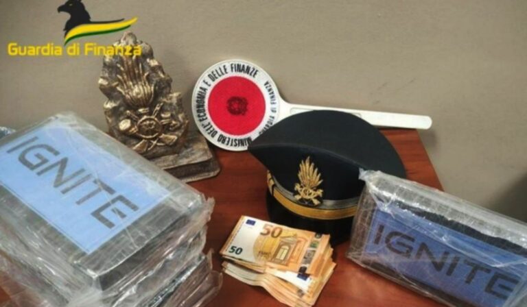 “Corriere della droga” arrestato con oltre 5 chili di cocaina in auto