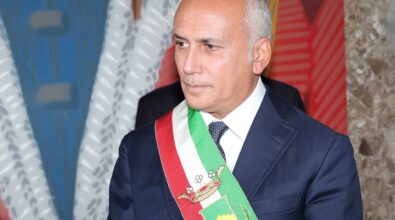 Mare sporco, il sindaco Caruso: «La Regione Calabria se ne faccia carico»