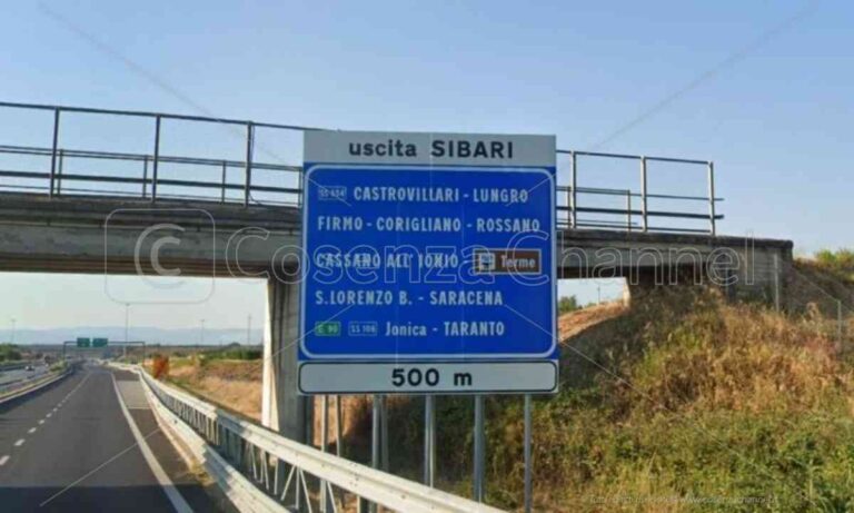 Il caos dei cartelli sull’A2: dal caciocavallo silano nel Pollino all’inesistenza di Corigliano-Rossano