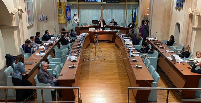 Tribunale di Corigliano Rossano, il consiglio comunale approva la delibera della “discordia”