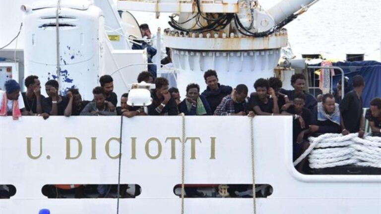 Migranti, la nave “Diciotti” con a bordo 650 persone arriverà questo pomeriggio a Reggio