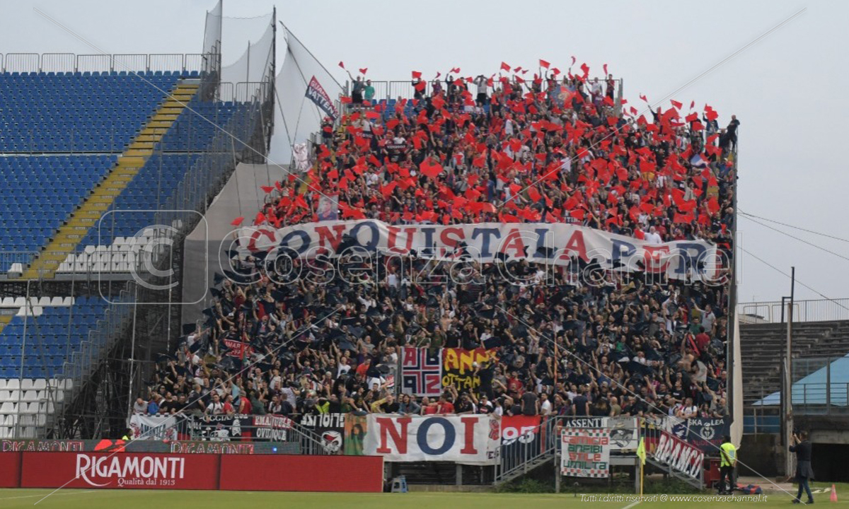 Il Cosenza resta in Serie B. Meroni fa impazzire la città, sarà derby col Catanzaro