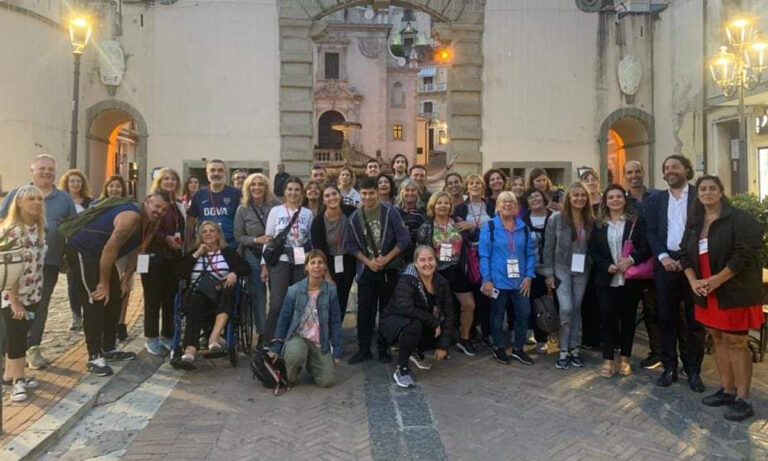 Paola, 50 turisti argentini a spasso per la città guidati dal sindaco Politano