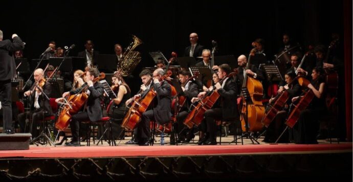 L’Orchestra Sinfonica Brutia protagonista al Rendano del Concerto di Capodanno 2024