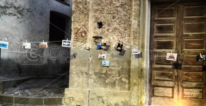 Torna stasera a Cetraro “Foto Sospese” l’evento collettivo per le vie del centro storico