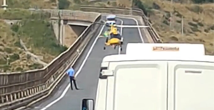 San Nicola Arcella, arriva l’elisoccorso ma le eliche urtano le barriere: tragedia sfiorata | VIDEO