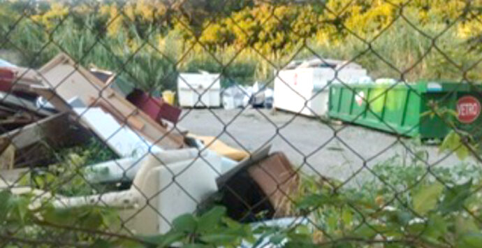Fuscaldo, Granata denuncia la presenza di rifiuti nei pressi dell’impianto di depurazione