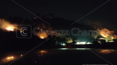 Palermo-Cosenza: uno degli incendi scoppiati in città ha bloccato tanti fan rossoblù