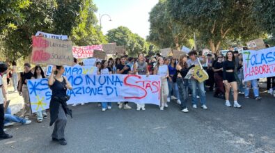 Gli studenti del Polo Liceale di Corigliano Rossano in piazza per il diritto allo studio