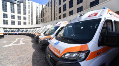 Occhiuto presenta 60 nuove ambulanze per la Calabria: «Ora il numero unico 112»