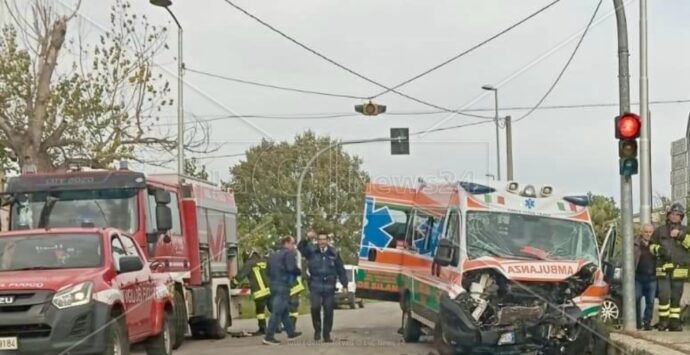 Bisignano, scontro tra un’auto e un’ambulanza: donna in ospedale con l’elisoccorso