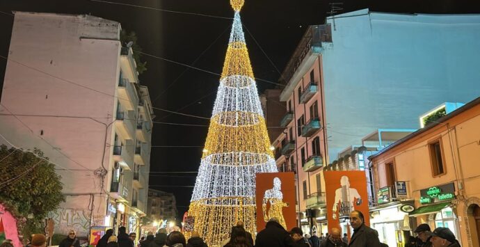 Natale solidale, Caruso consegnerà in Piazza dei Bruzi doni ai bimbi meno fortunati