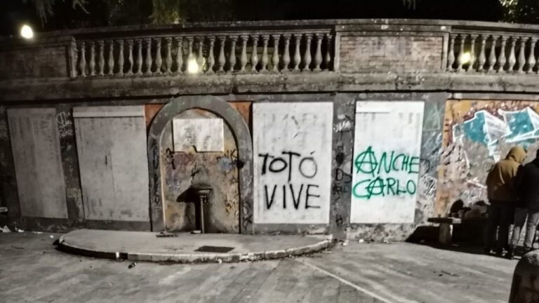 Stele imbrattata a Cosenza, Strazzulli (Fdi): “Stupido accanimento contro simbolo della città”