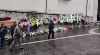 San Luca, l’ultimo saluto alle quattro vittime dell’incidente sulla Ss 106 | VIDEO