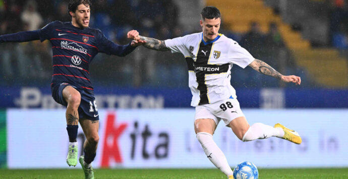 Parma-Cosenza, pagelle: la difesa concede poco, Antonucci va a sprazzi